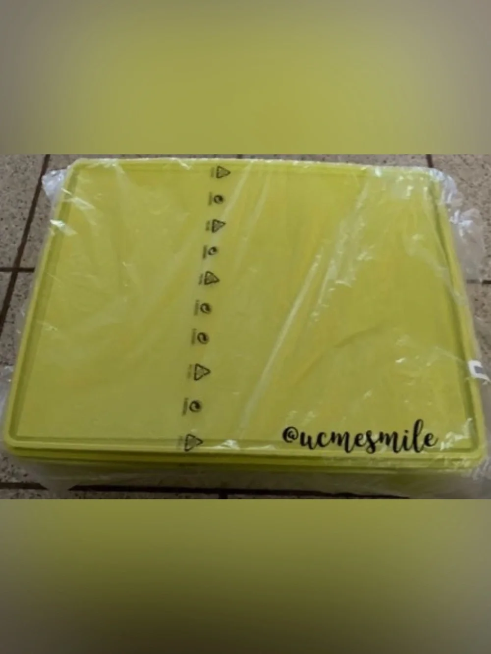 Tupperware  Margarita Green Jumbo Kimono Keeper
